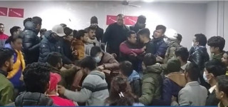 आरआरका विद्यार्थीबीच वैठकमै कुटाकुट