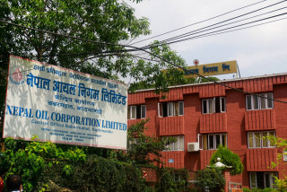 नेपालमा पेट्रोलको मूल्य अहिलेसम्मकै धेरै, प्रतिलिटर १४२ पुग्यो
