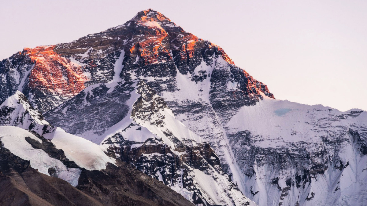 २००० वर्षमा सगरमाथामाको ५५ मिटर हिउँ पग्लिएको खुलासा विश्व मानव जगतमा त्रास