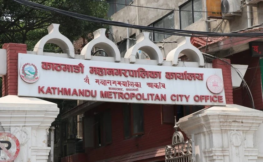 विद्यालयबाहेक अन्य पोसाक किन्न बाध्य पारे कारबाही