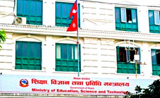 शिक्षा मन्त्रालयमा छलफल नर्सिङ क्याम्पसको पाठ्यक्रम विवाद बारे यसो भन्छिन मन्त्री श्रेष्ठ