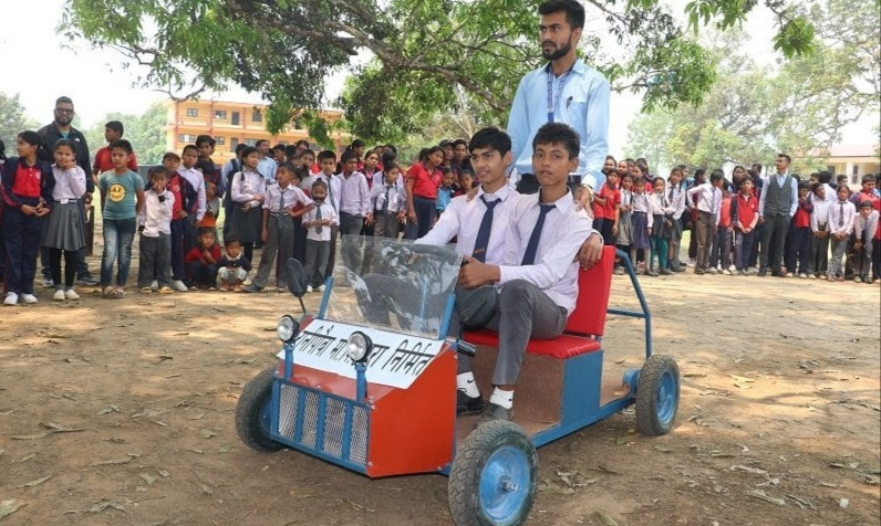 सल्यानटार रानिपौवा कक्षा १० मा अध्ययनरत दुई विद्यार्थीले बनाए विद्युतीय कार