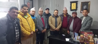 हिउँदे अधिवेशनबाट शिक्षा ऐन पारित गराउन शिक्षक द्वारा  कांग्रेस महामन्त्रीलाई ध्यानाकर्षण