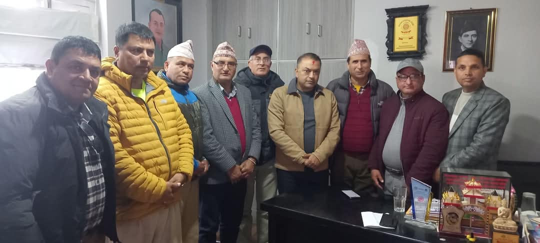 हिउँदे अधिवेशनबाट शिक्षा ऐन पारित गराउन शिक्षक द्वारा  कांग्रेस महामन्त्रीलाई ध्यानाकर्षण